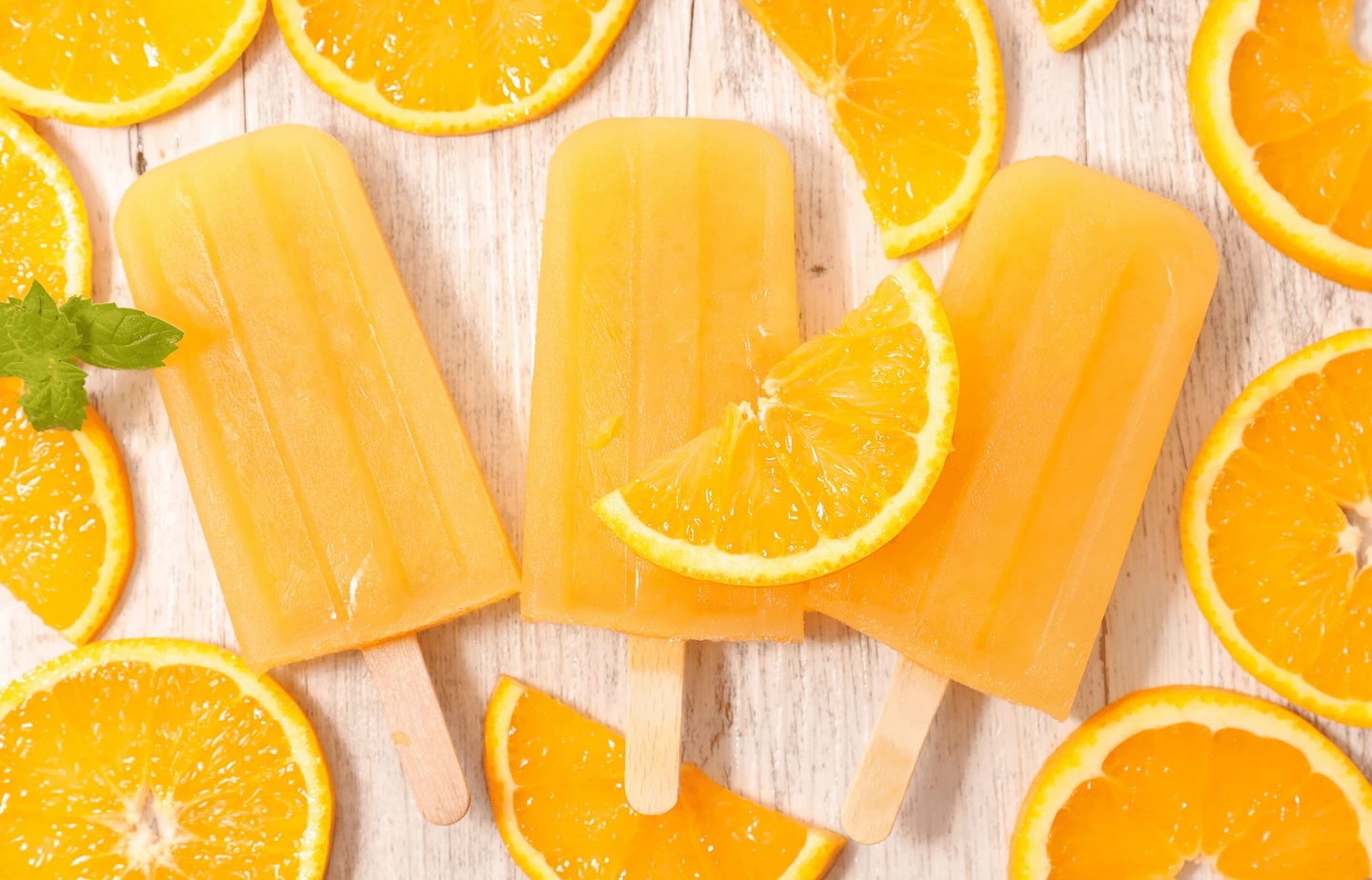 Popsicle onctueux a lorange et au lait de coco