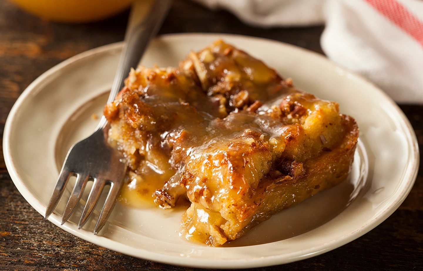 R40 Walnut Bread Puddingwith Vanilla Caramel Sauce