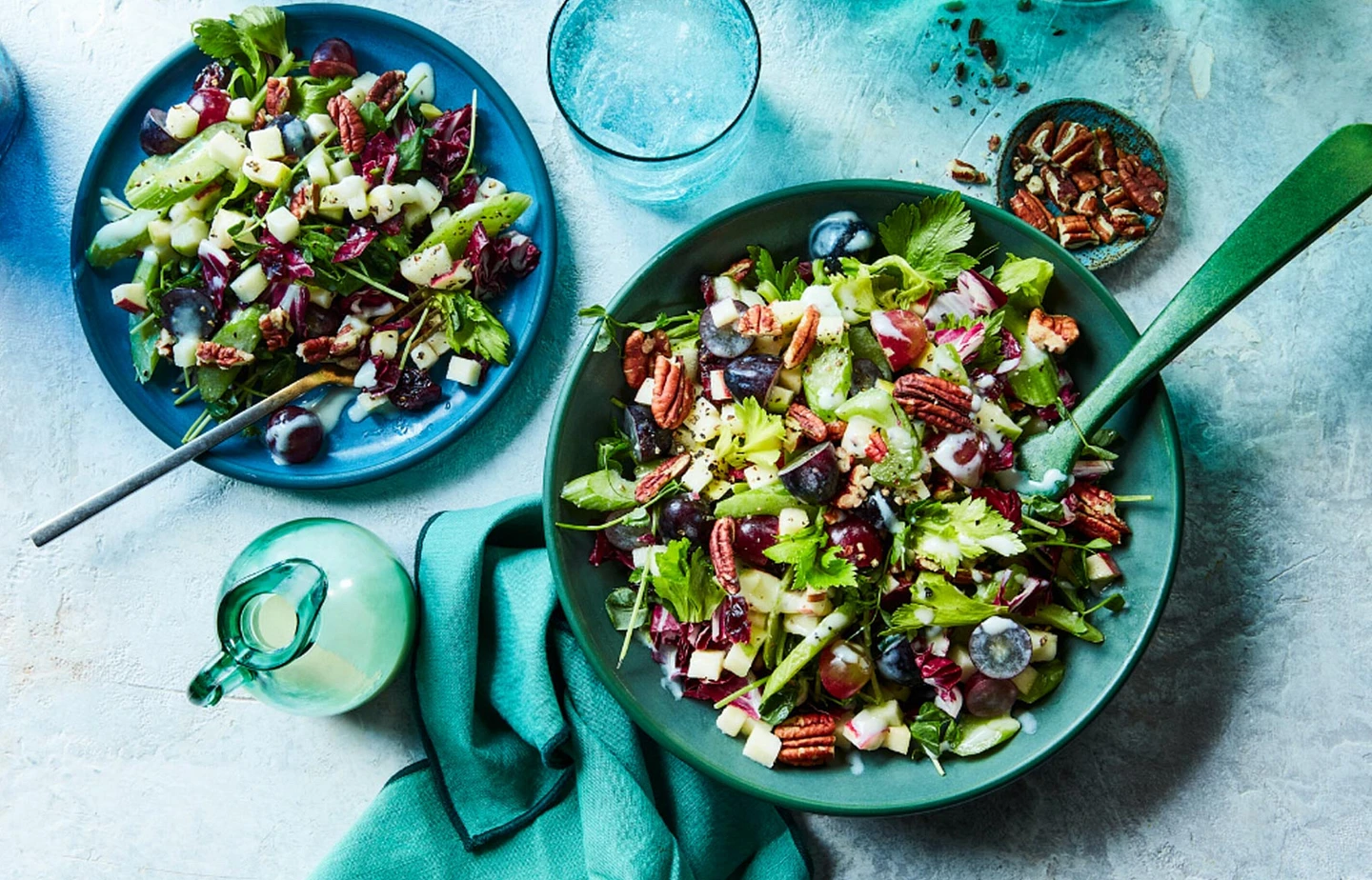 Salade waldorf avec vinaigrette au miel et au yogourt