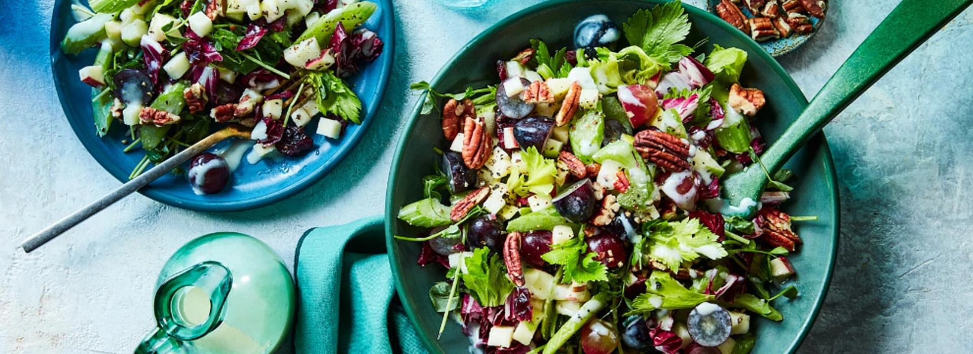 Salade waldorf avec vinaigrette au miel et au yogourt