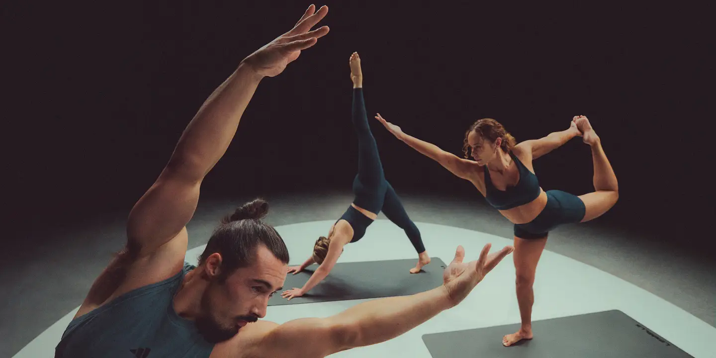 Mélange d'exercices de yoga, de tai-chi et de Pilates qui travaille ton corps et ton esprit!